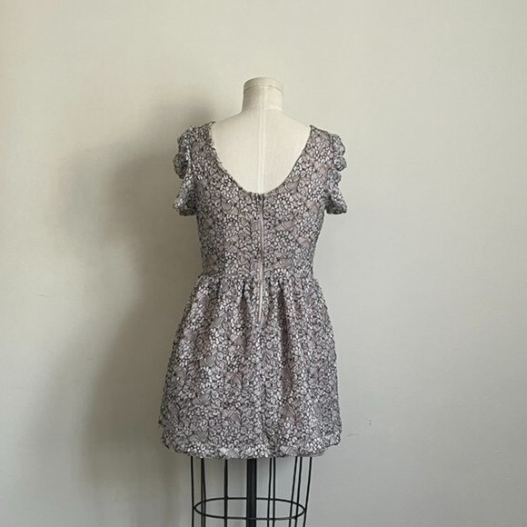 EUC Short Romantic Lace Dress - Picture 3 of 4